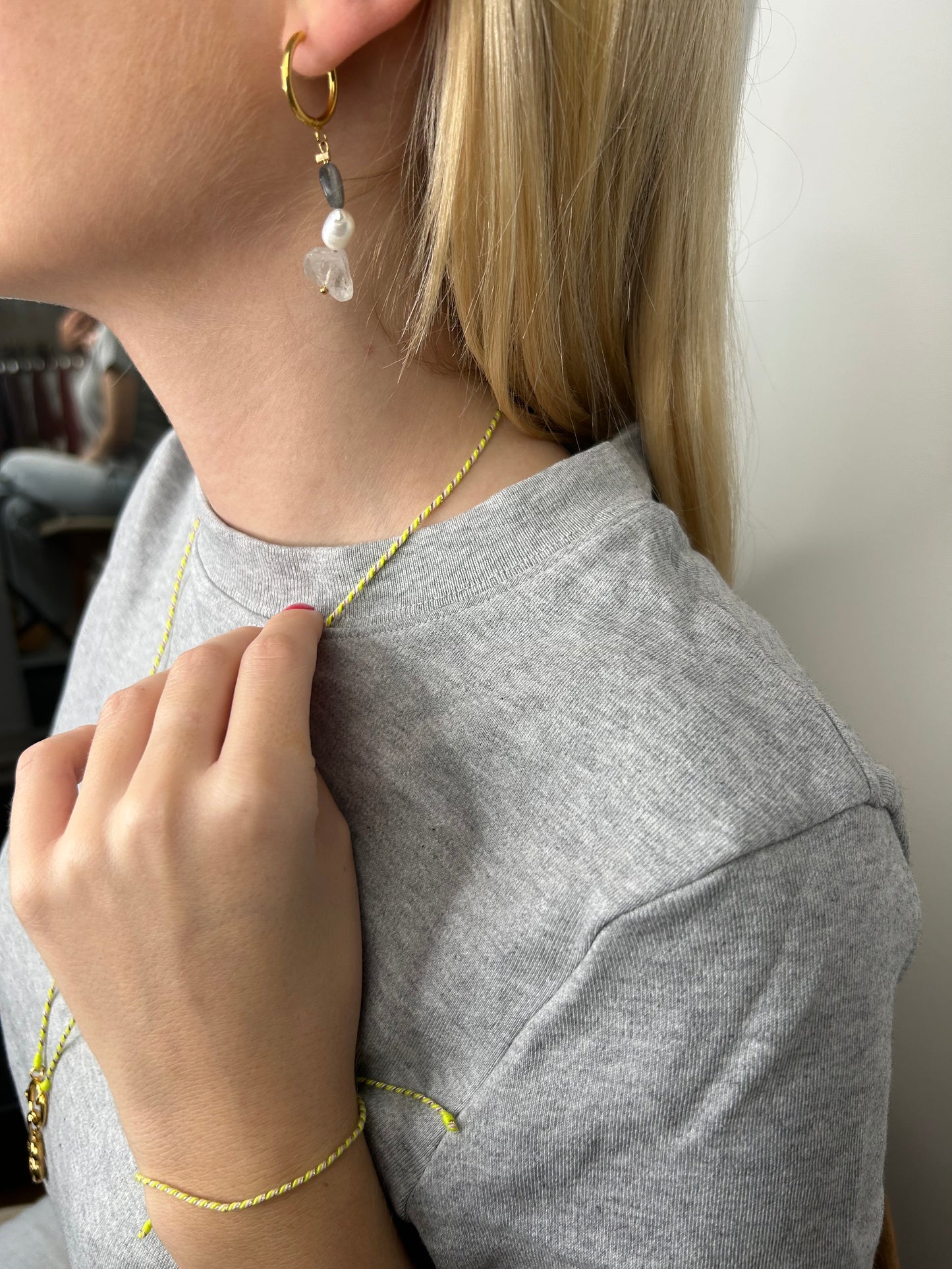 Ohrring Nayla grey gold