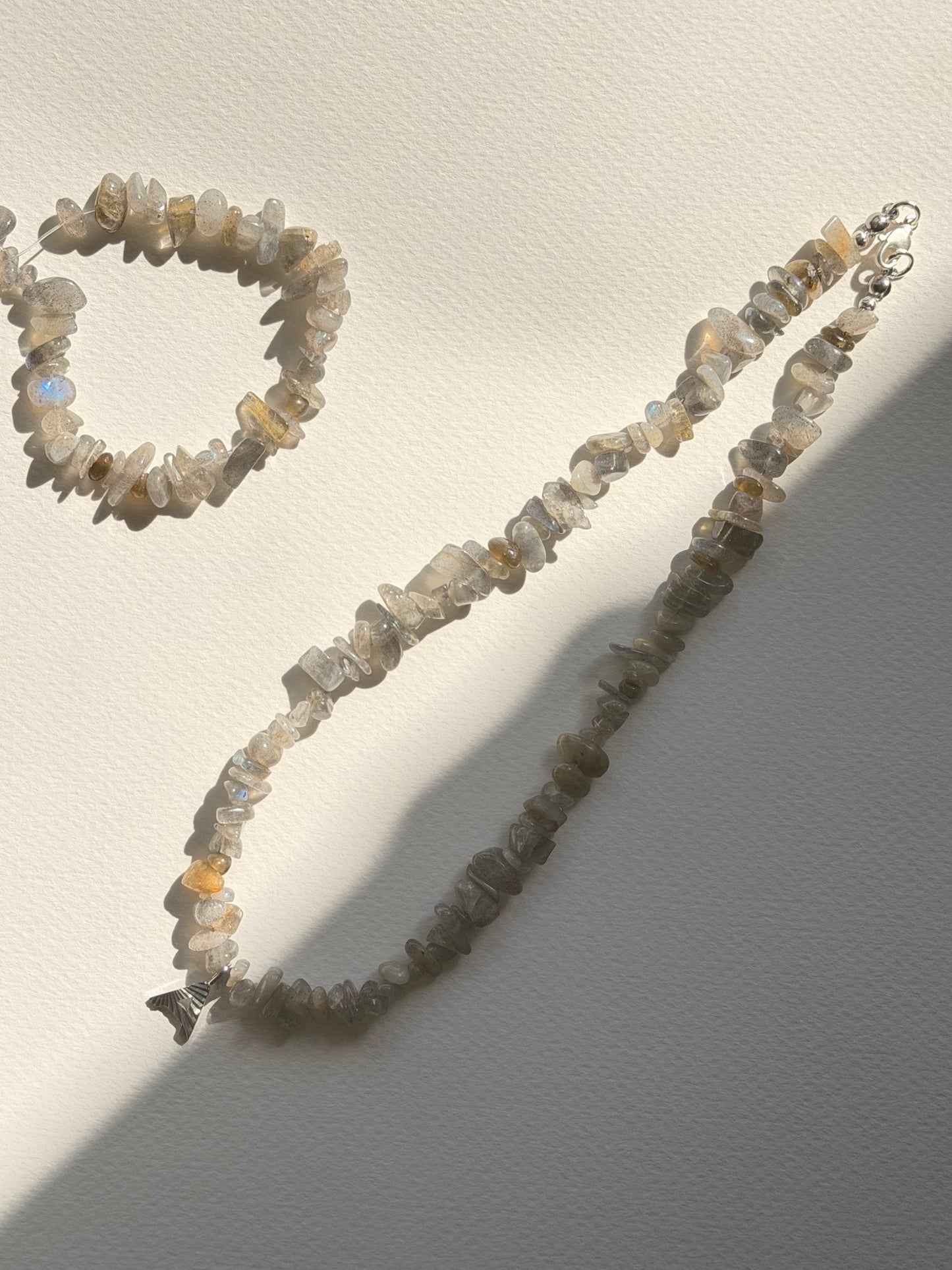 Kette Initial Gem grey